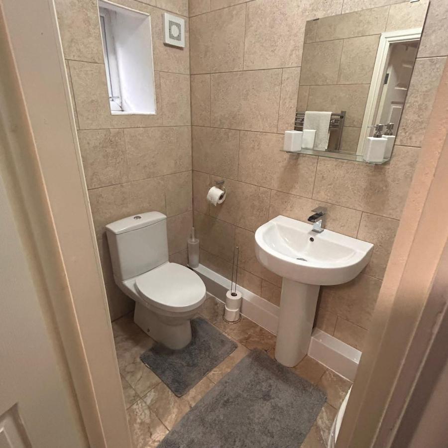 Apartamento Bv Charming Studio With Free Private Parking, 10 Minutes From Town Centre Huddersfield Exterior foto